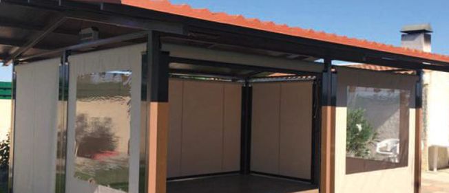 Toldos Beroa casa con cortavientos